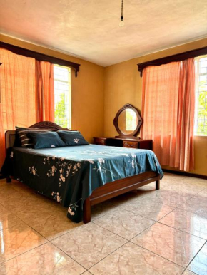 Transit Home - 10 mins from airport